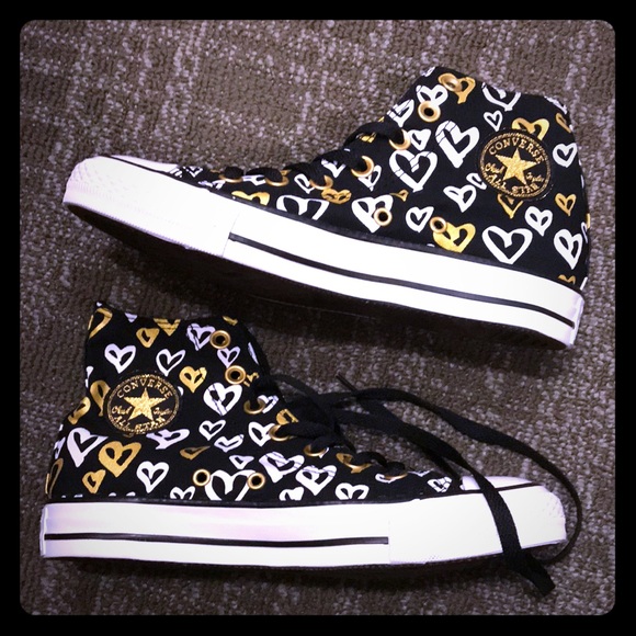 converse high tops with heart